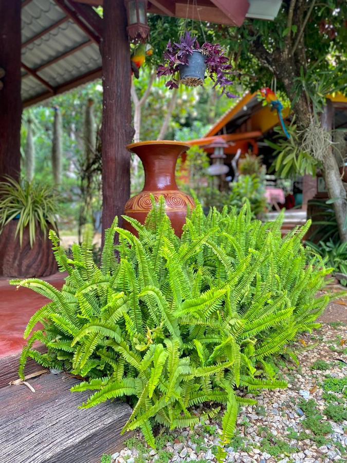 นพรัตน์การ์เด้นฮิลล์ Hotel อุทัยธานี ภายนอก รูปภาพ
