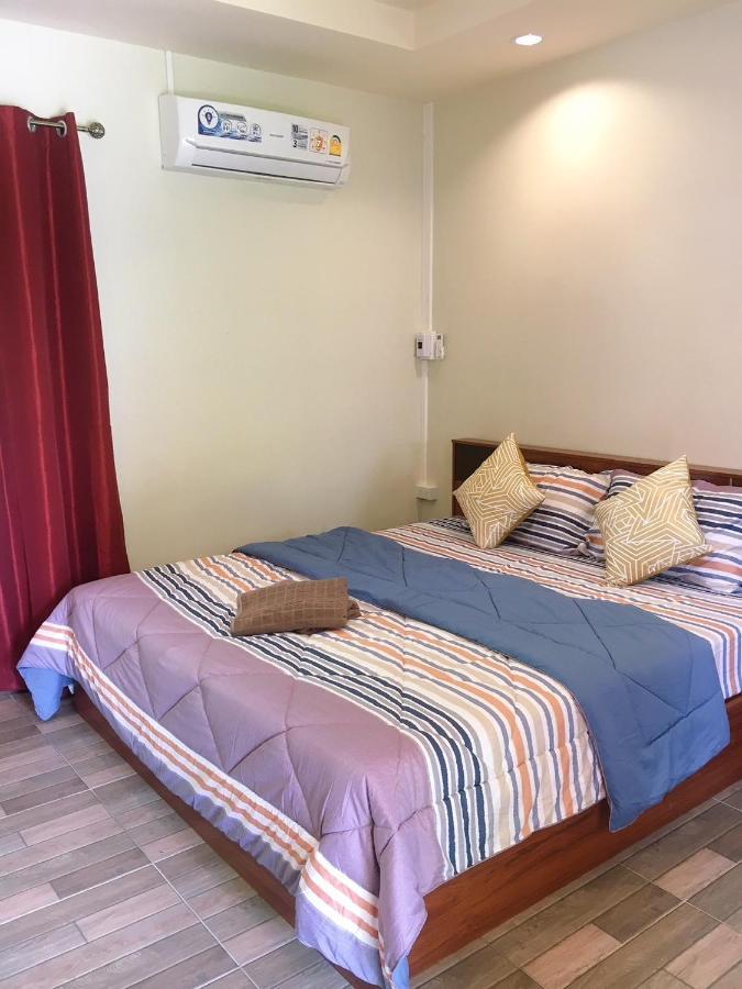 นพรัตน์การ์เด้นฮิลล์ Hotel อุทัยธานี ภายนอก รูปภาพ