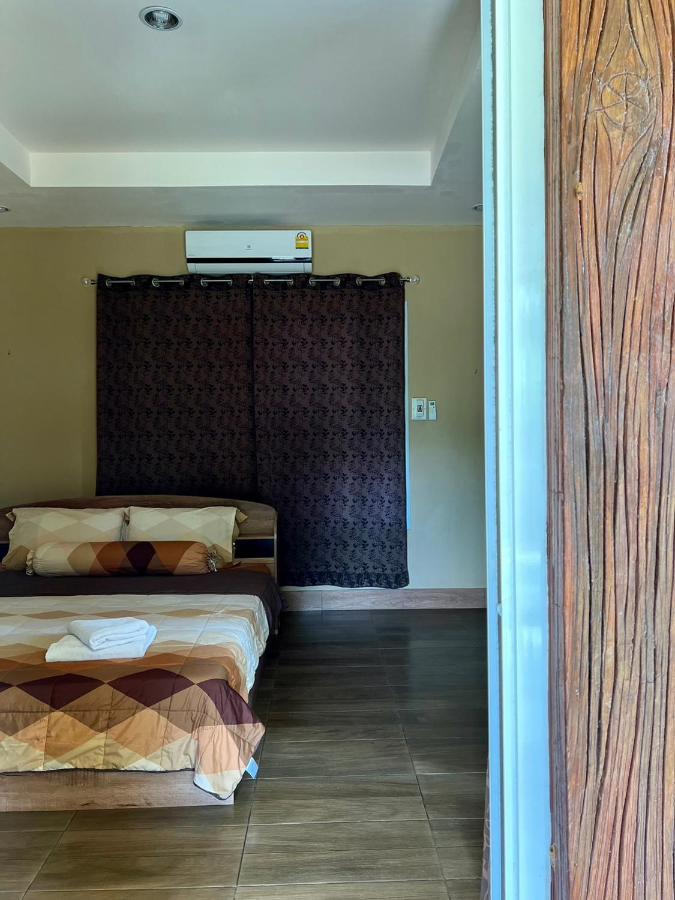 นพรัตน์การ์เด้นฮิลล์ Hotel อุทัยธานี ภายนอก รูปภาพ