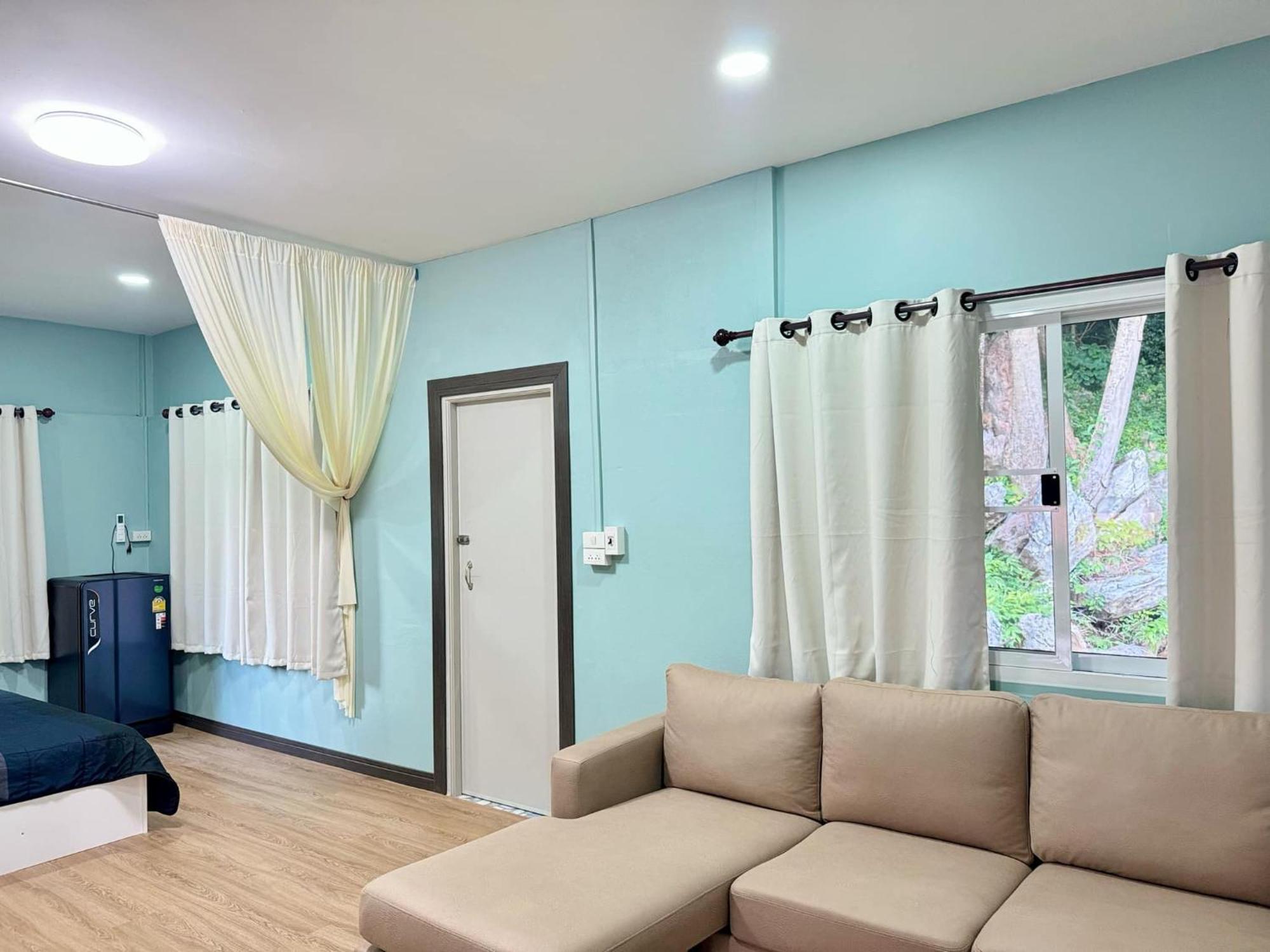 นพรัตน์การ์เด้นฮิลล์ Hotel อุทัยธานี ภายนอก รูปภาพ