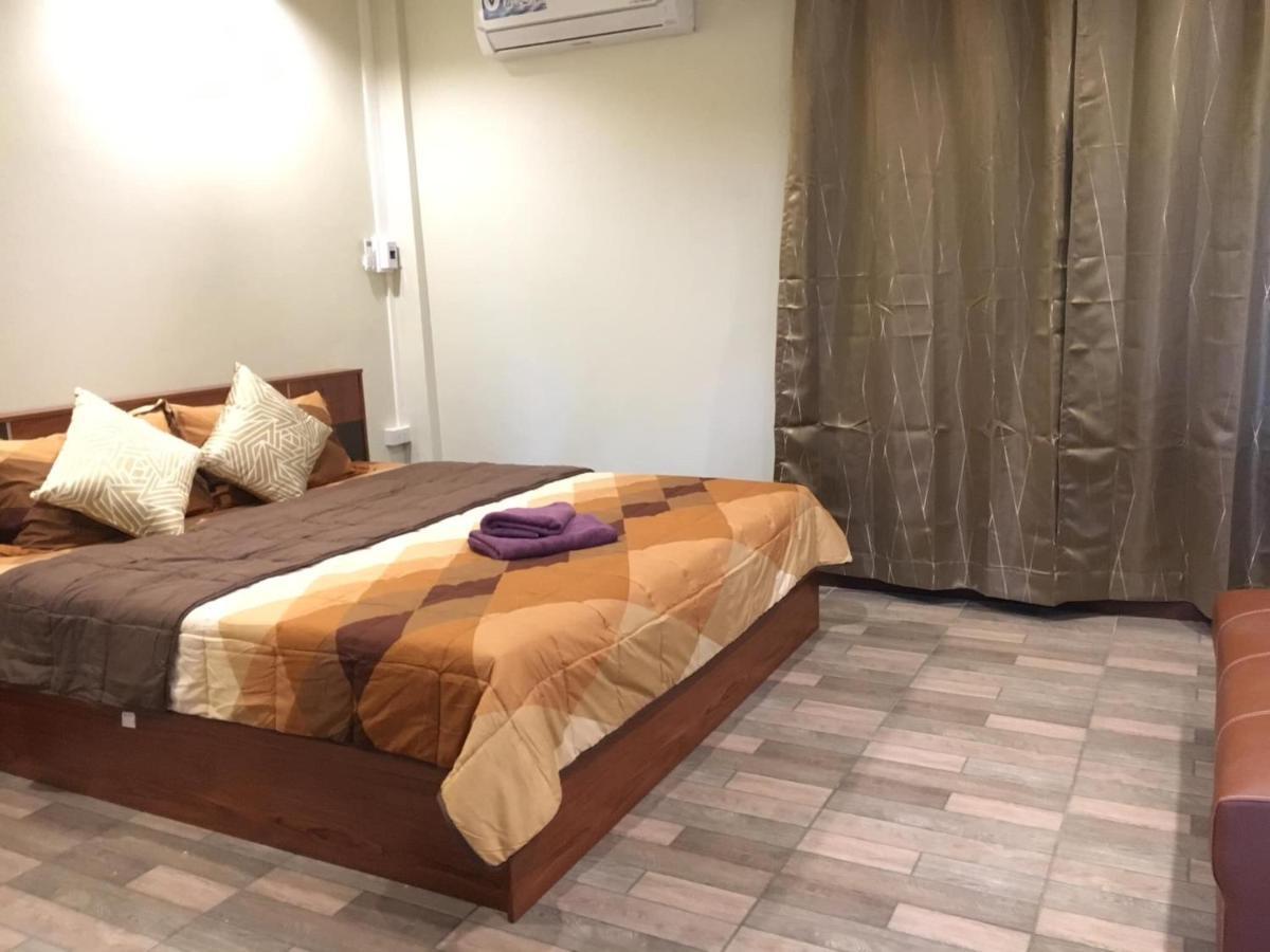 นพรัตน์การ์เด้นฮิลล์ Hotel อุทัยธานี ภายนอก รูปภาพ