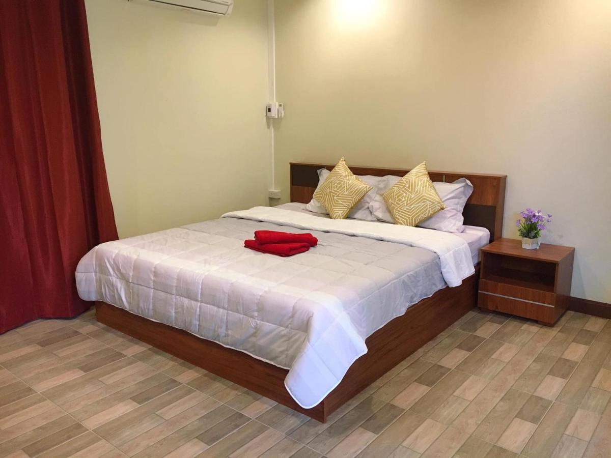 นพรัตน์การ์เด้นฮิลล์ Hotel อุทัยธานี ภายนอก รูปภาพ