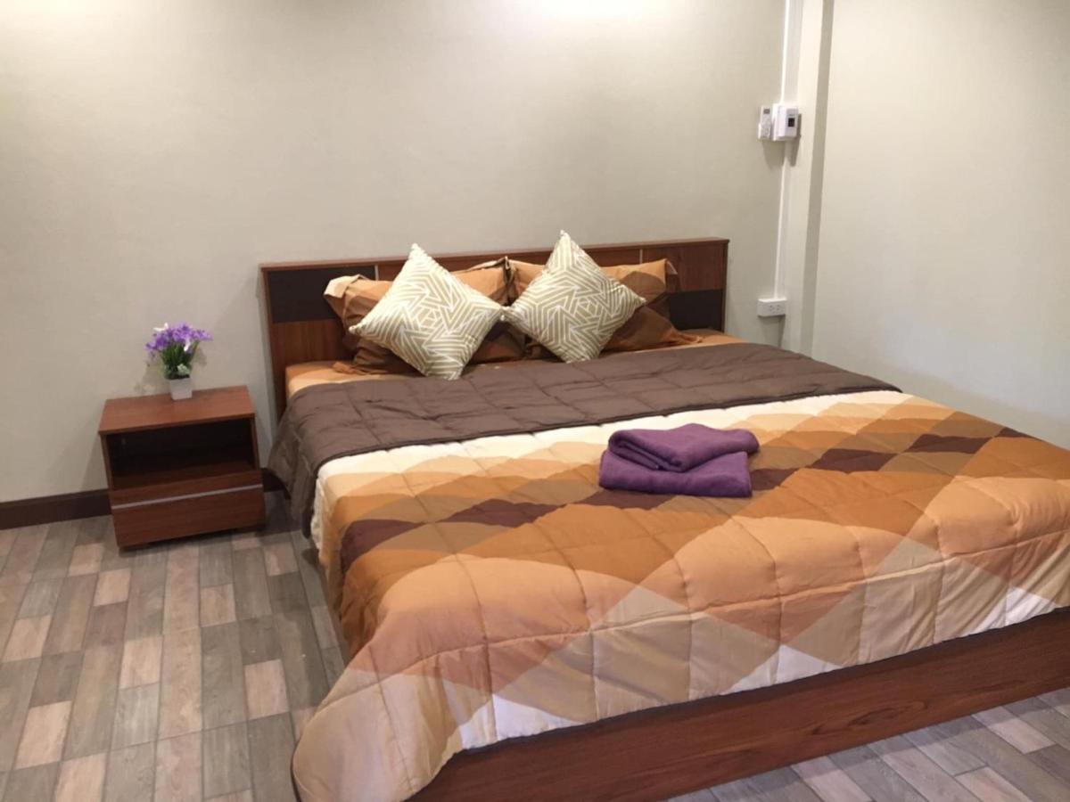 นพรัตน์การ์เด้นฮิลล์ Hotel อุทัยธานี ภายนอก รูปภาพ