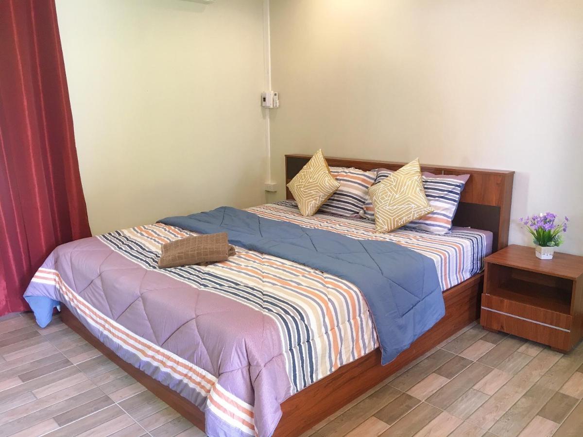 นพรัตน์การ์เด้นฮิลล์ Hotel อุทัยธานี ภายนอก รูปภาพ
